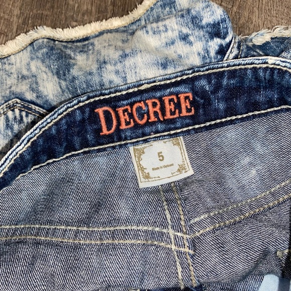 Acid washed Jean shorts - Picture 3 of 3